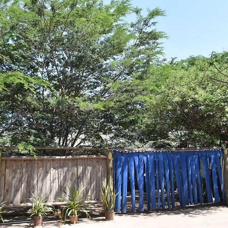 Rainbow Executive Lodge Boma la Ngombe Екстериор снимка