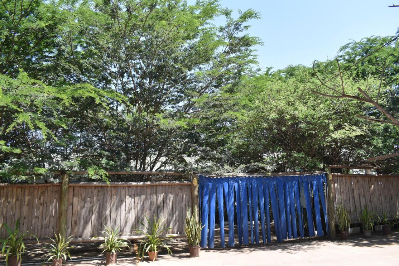 Rainbow Executive Lodge Boma la Ngombe Екстериор снимка