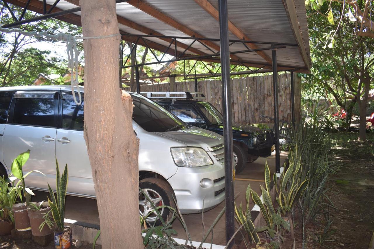 Rainbow Executive Lodge Boma la Ngombe Екстериор снимка