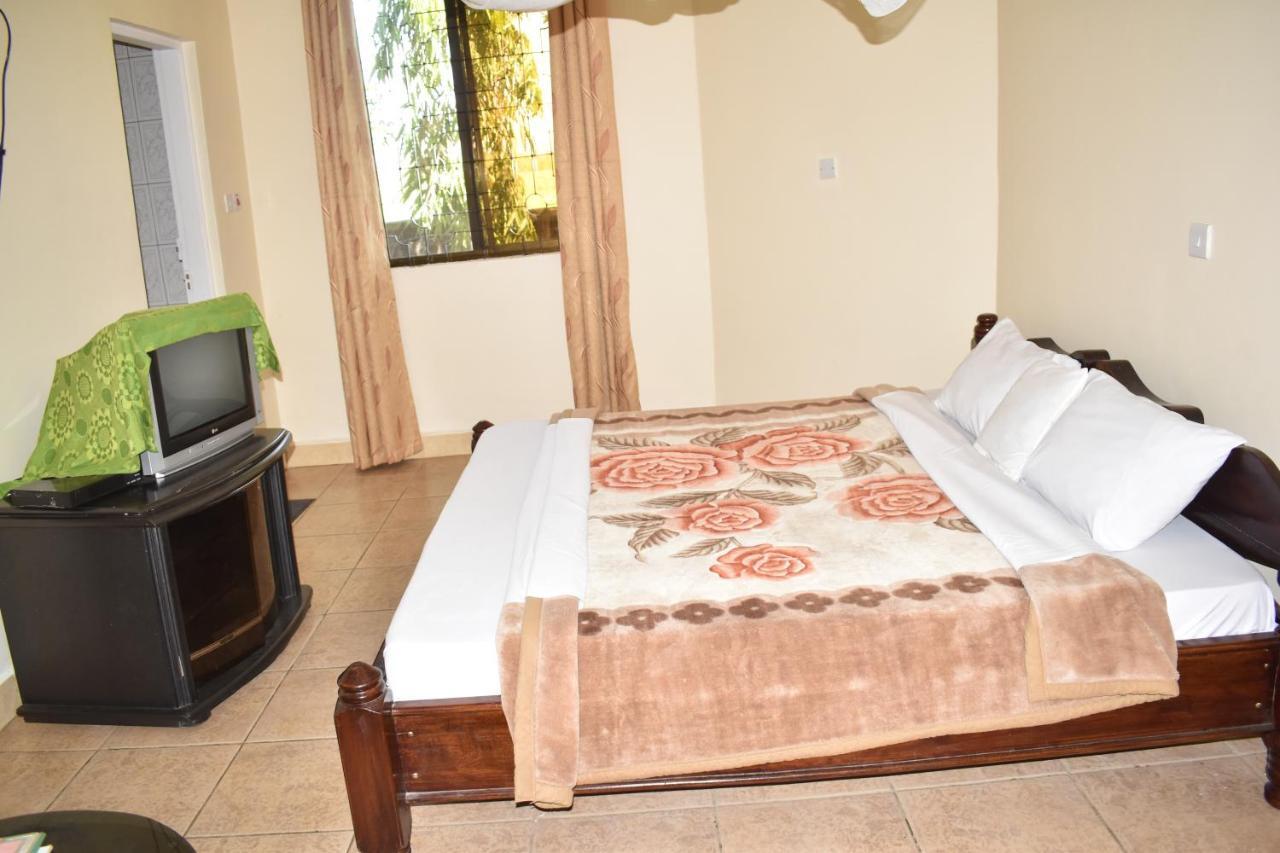 Rainbow Executive Lodge Boma la Ngombe Екстериор снимка