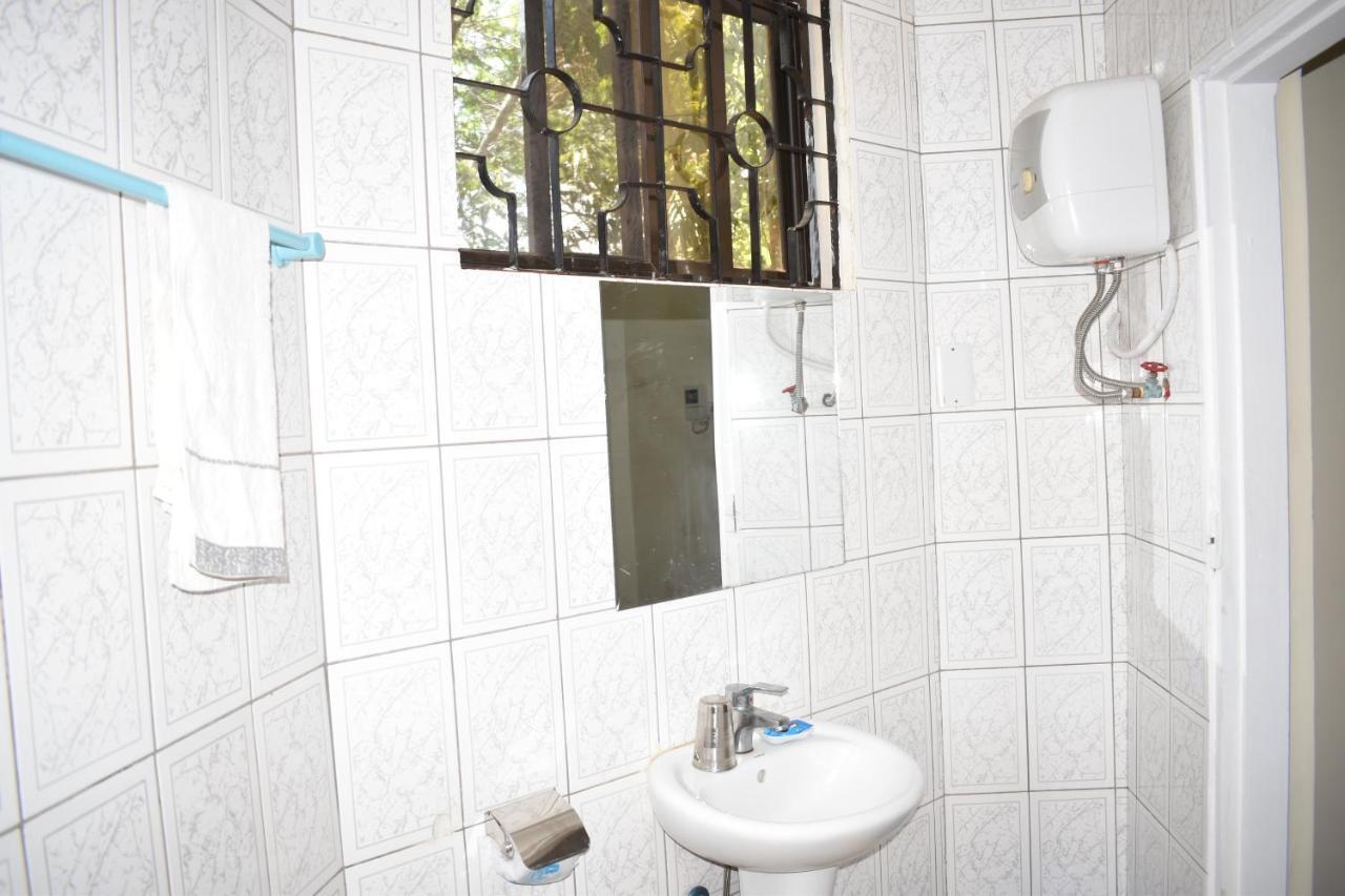 Rainbow Executive Lodge Boma la Ngombe Екстериор снимка