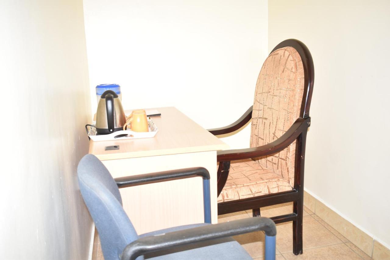 Rainbow Executive Lodge Boma la Ngombe Екстериор снимка