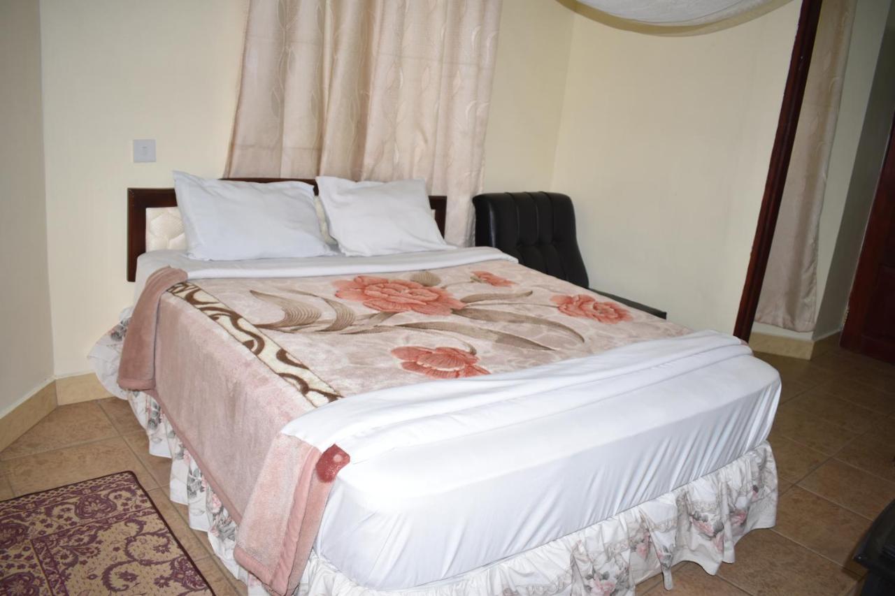Rainbow Executive Lodge Boma la Ngombe Екстериор снимка