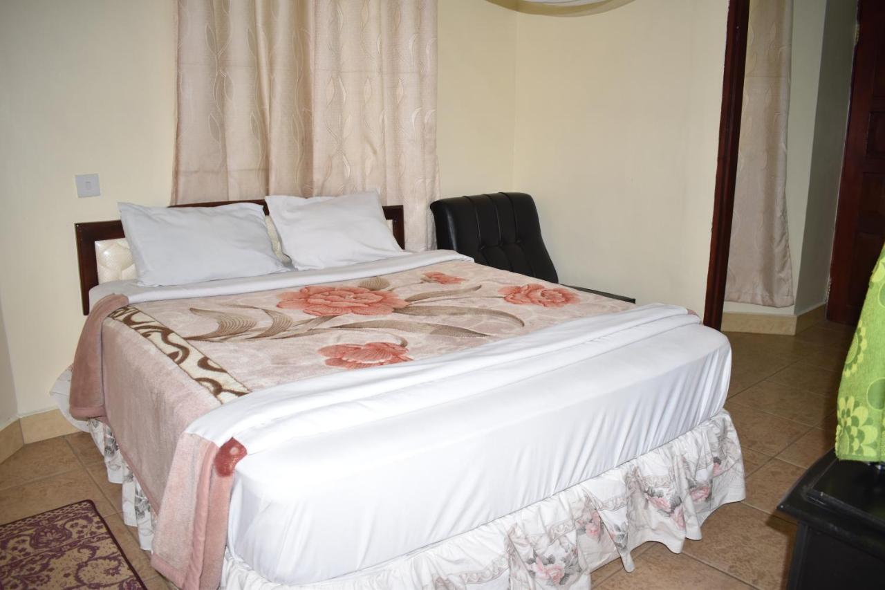 Rainbow Executive Lodge Boma la Ngombe Екстериор снимка