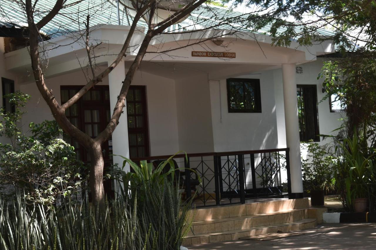 Rainbow Executive Lodge Boma la Ngombe Екстериор снимка