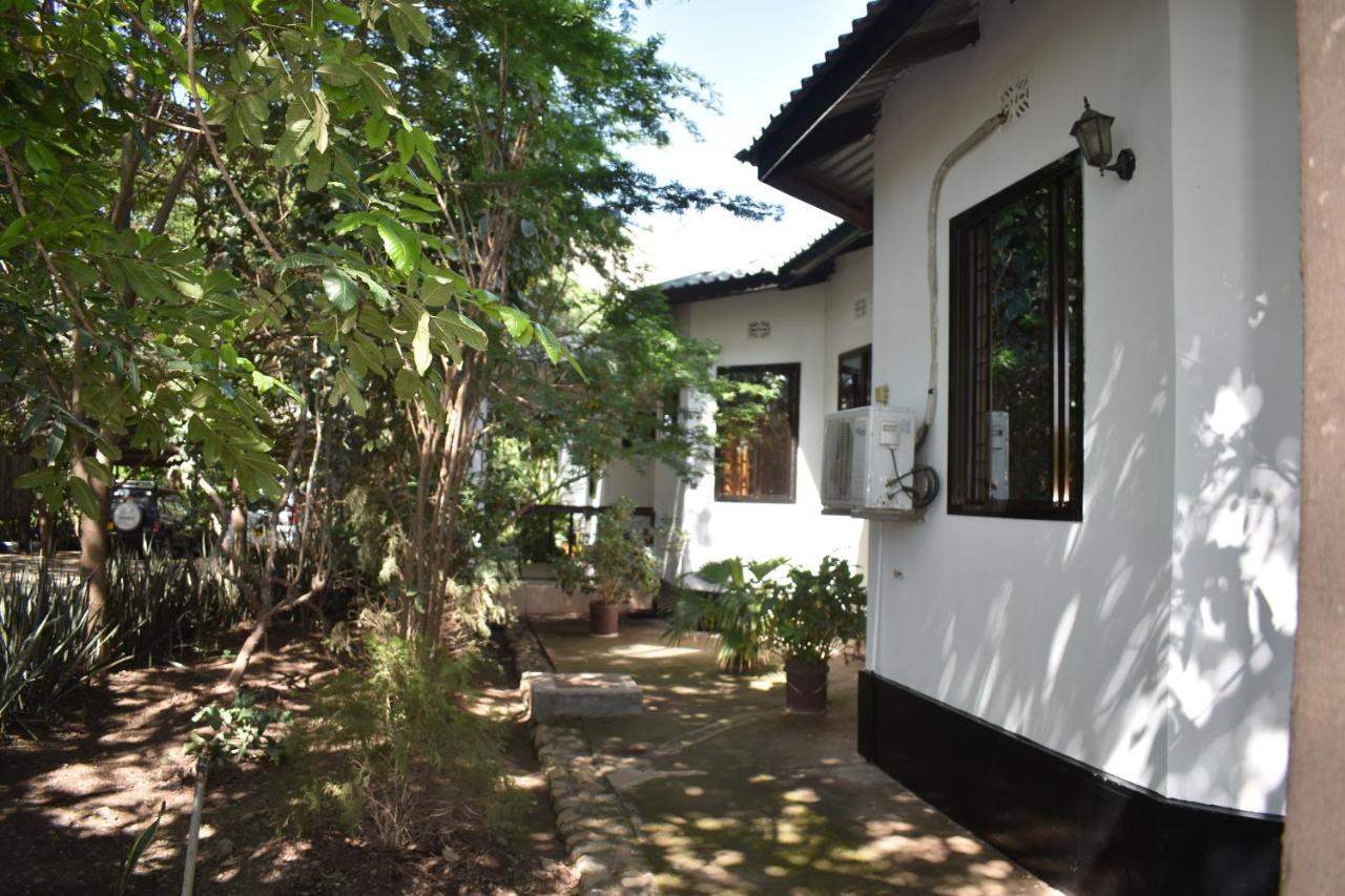 Rainbow Executive Lodge Boma la Ngombe Екстериор снимка