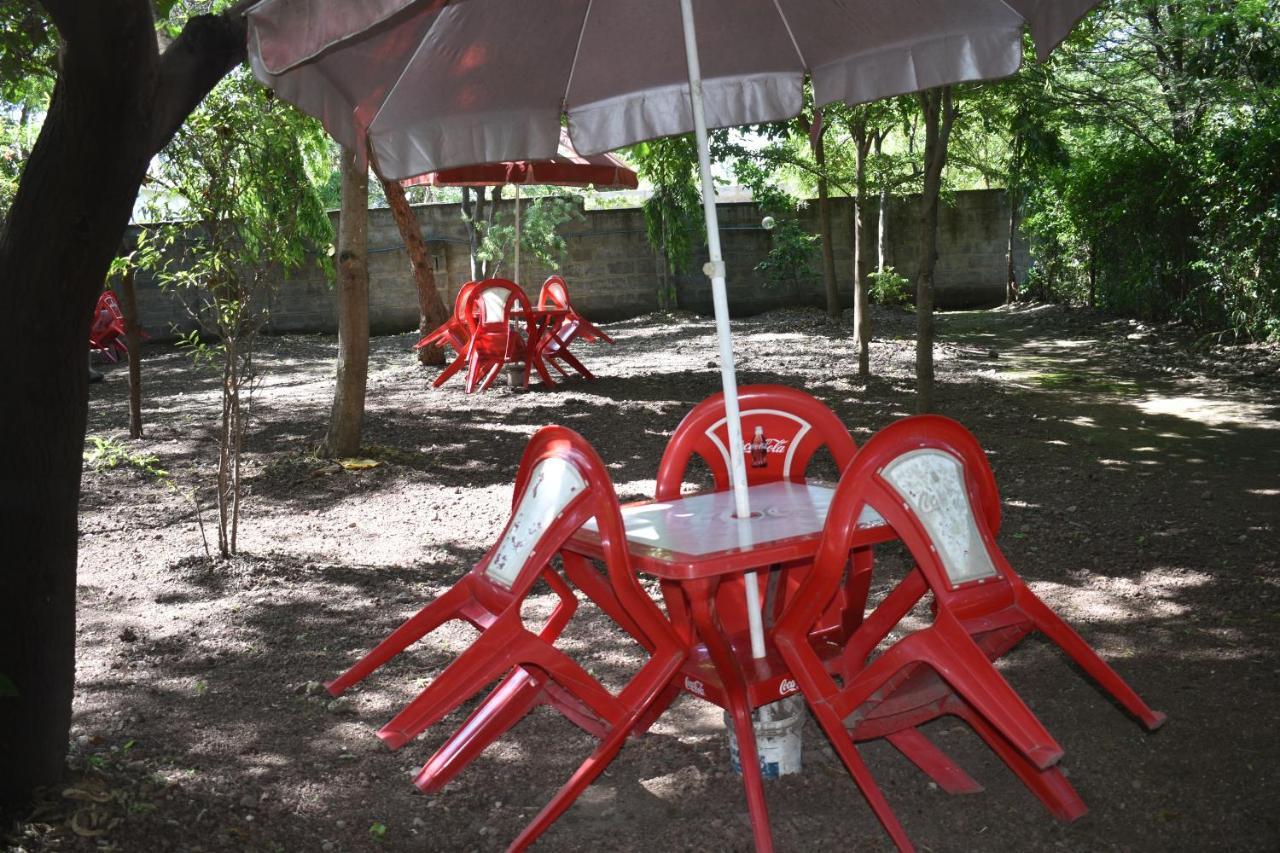 Rainbow Executive Lodge Boma la Ngombe Екстериор снимка