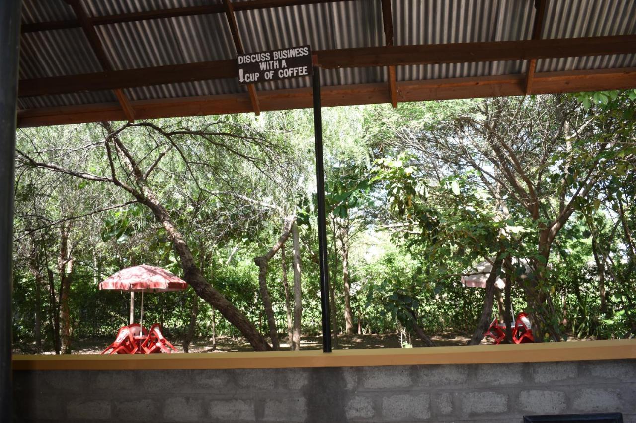 Rainbow Executive Lodge Boma la Ngombe Екстериор снимка